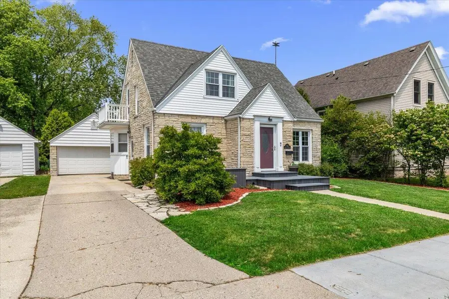 132 E Douglas St, Port Washington, WI 53074 - #3