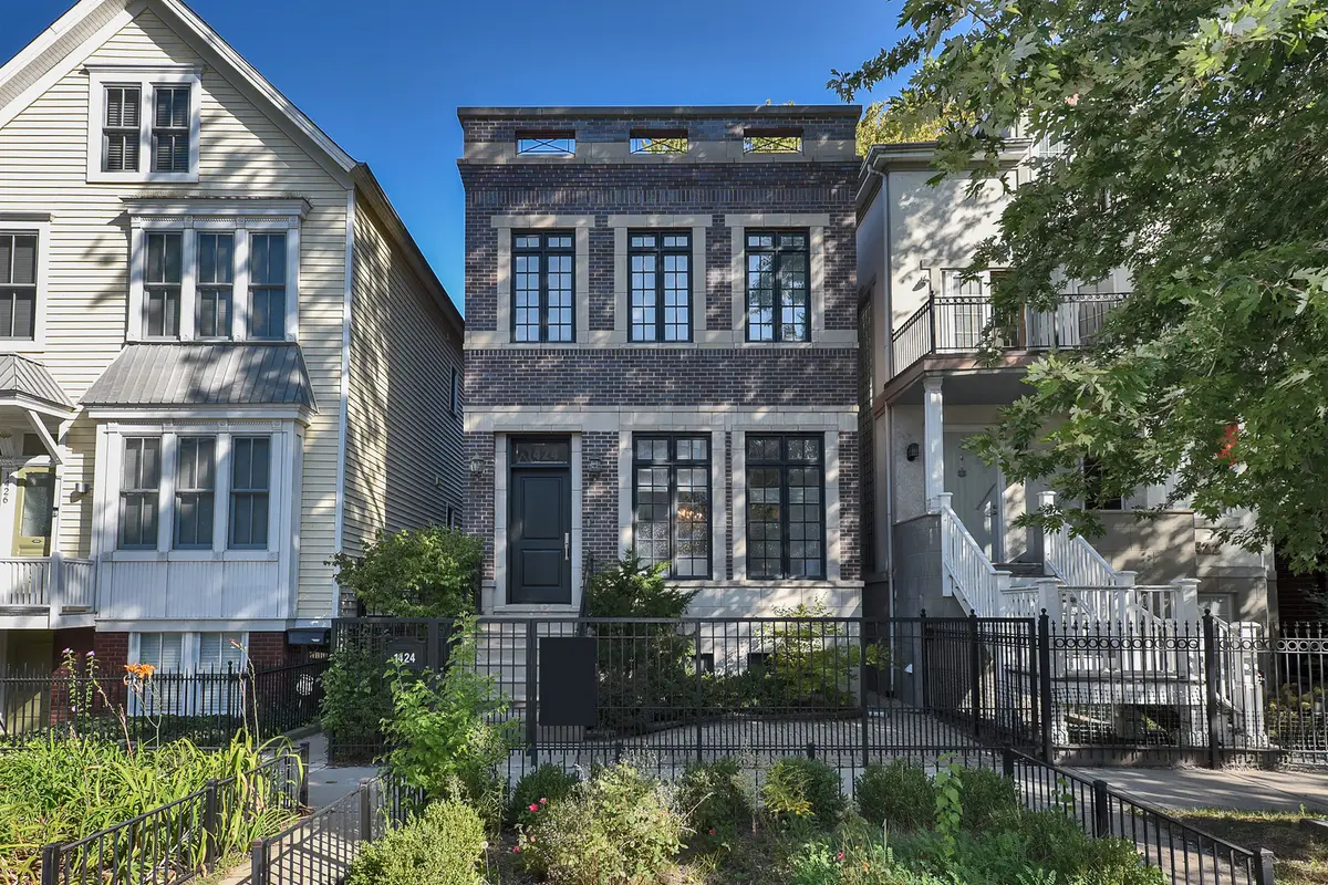 1424 W Barry Avenue, Chicago, IL 60657 - Image #1