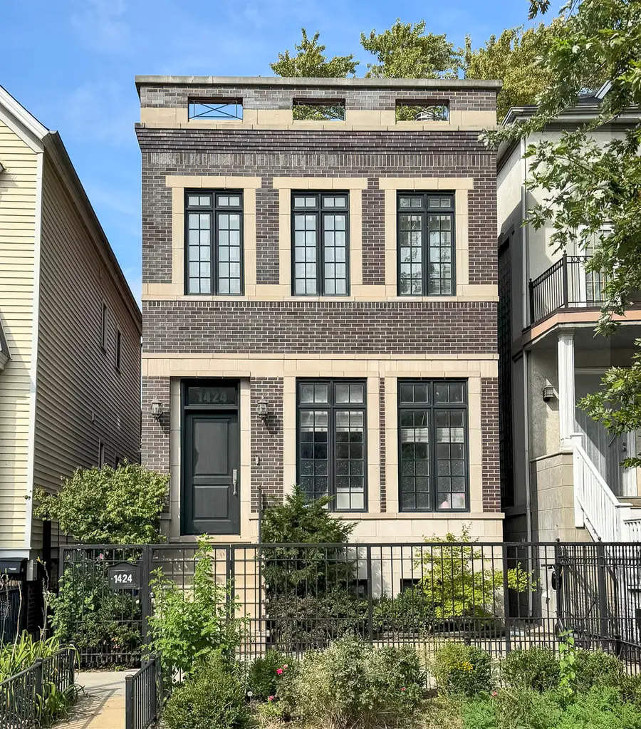 1424 W Barry Avenue, Chicago, IL 60657 - Image #2
