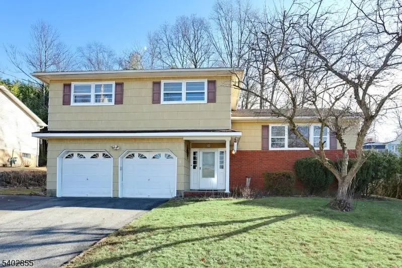 18 Schirra Dr, Wanaque, NJ 07465 - Image #1