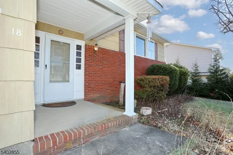 18 Schirra Dr, Wanaque, NJ 07465 - Image #2