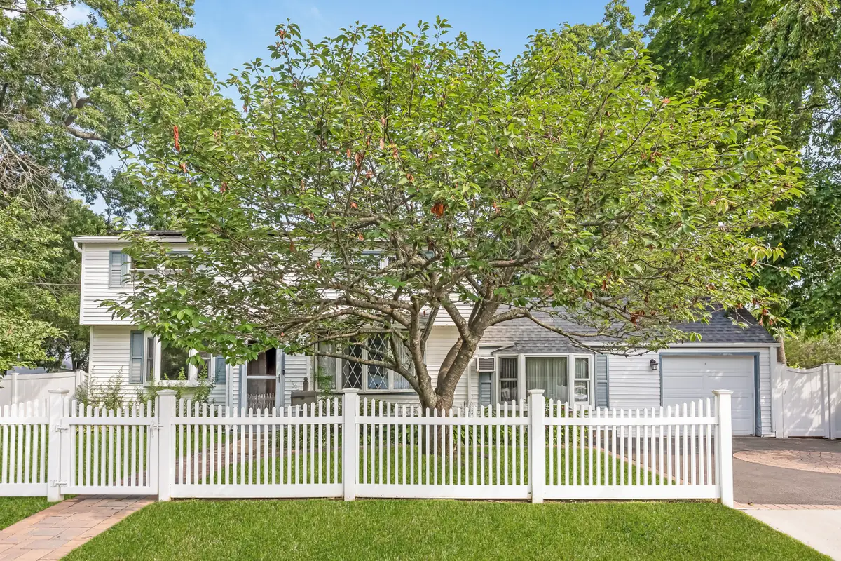 525 Beech Street, North Babylon, NY 11703 - #1