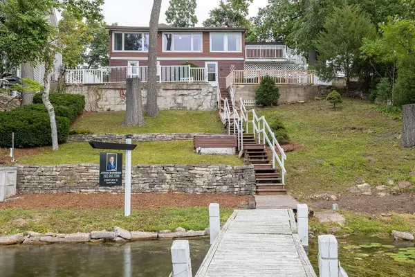 N52W34241 Gietzen Dr, Oconomowoc, WI 53069