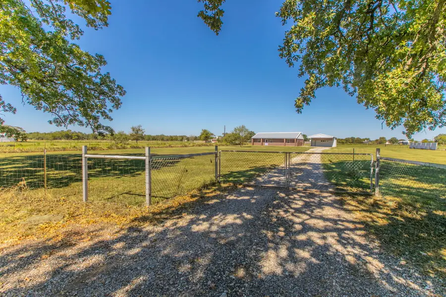 293 W Old Axtell Road, Waco, TX 76705 - Image #3