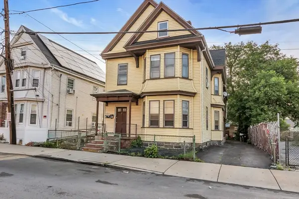 7 Trenton St, Lawrence, MA 01841