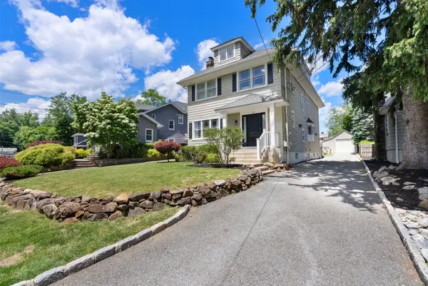 13 Glenview Road, North Caldwell, NJ 07006