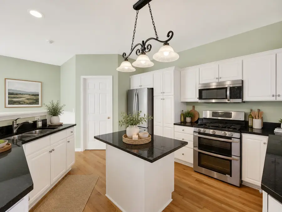 545 Harlowe Lane, Naperville, IL 60565 - #2