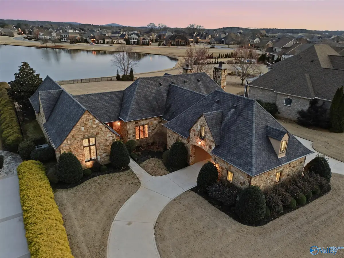 19 Lake Forest Blvd Sw, Huntsville, AL 35824 - #1