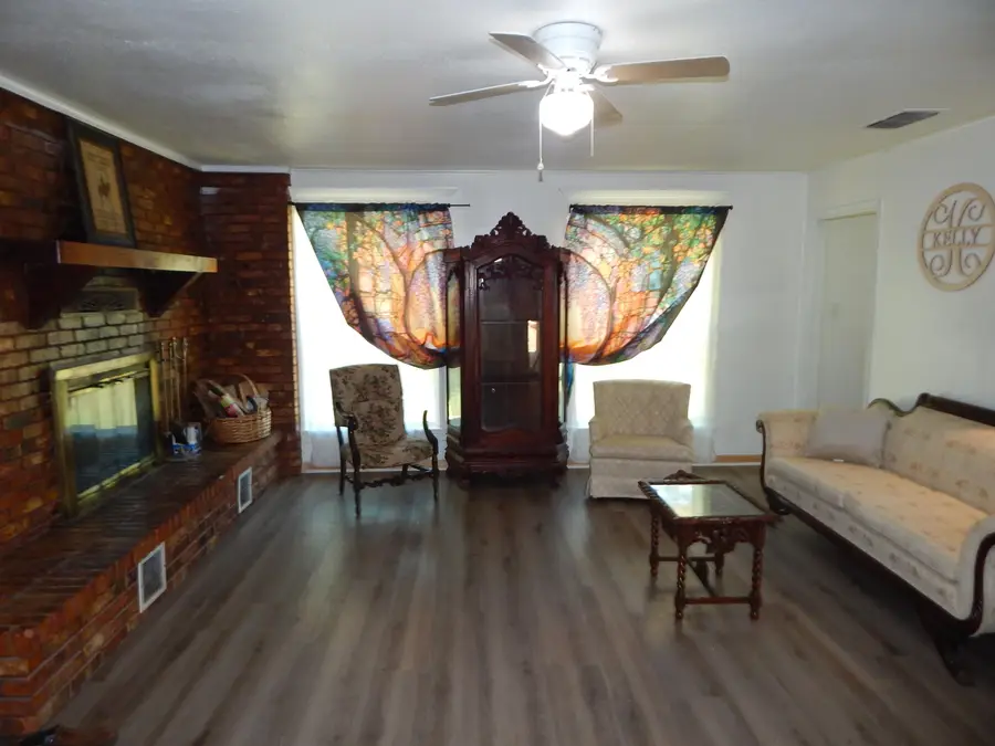 101 Lane Dr., Gladewater, TX 75647 - #3