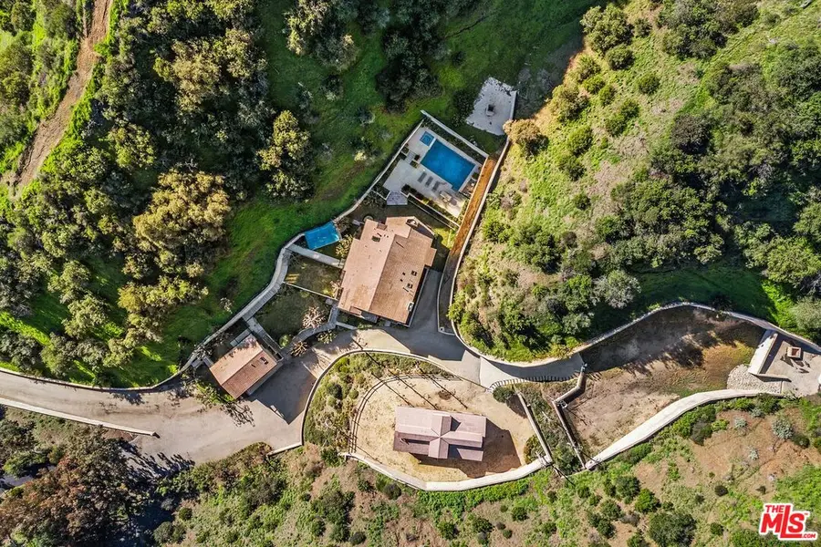 4099 Mandeville Canyon Rd, Los Angeles, CA 90049 - Image #2