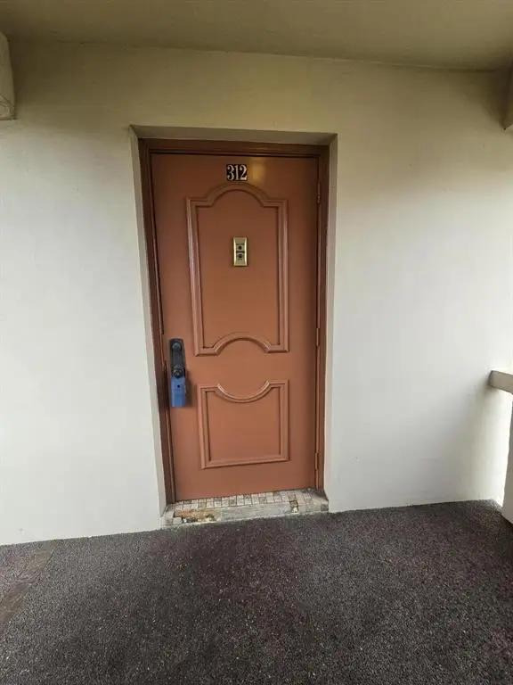 2800 W Sunrise Lakes Drive W #312, Sunrise, FL 33322