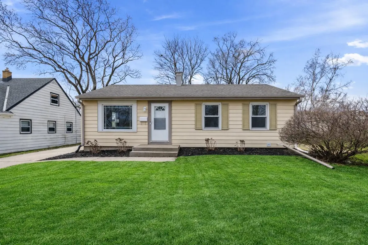 3541 S 46th St, Greenfield, WI 53220 - #1