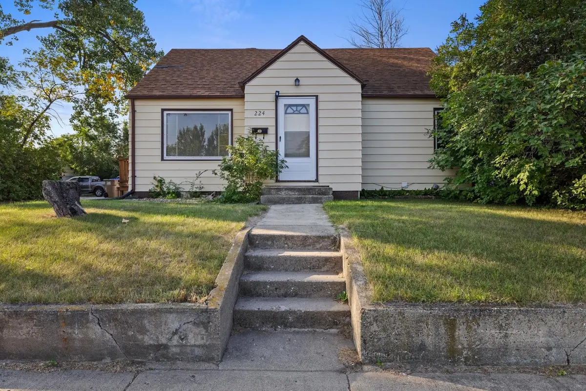 224 SE 11th Ave, Minot, ND 58701 - Image #1