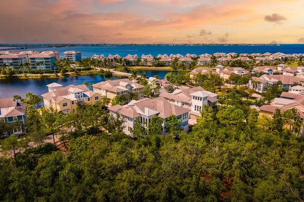 339 Sapphire Lake Drive #101, BRADENTON, FL 34209