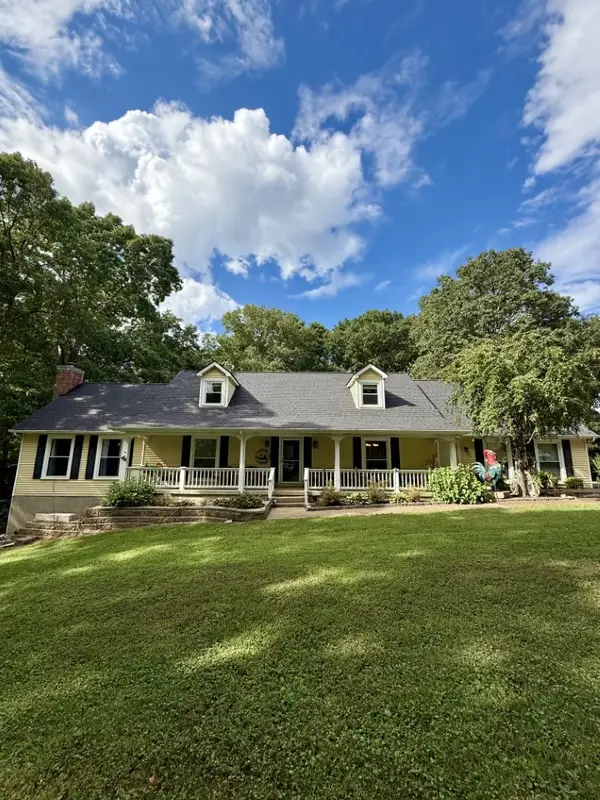 2290 Grandview Dr W, Lawrenceburg, TN 38464