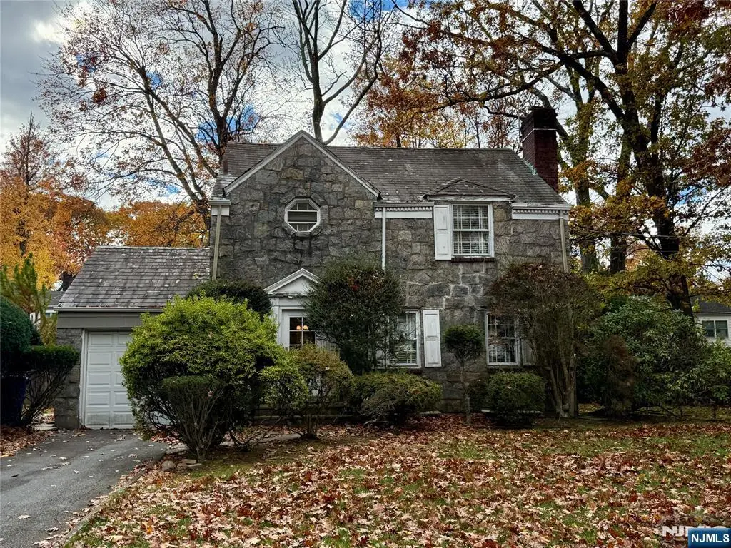 84 Howard Park Dr, Tenafly, NJ 07670 - Image #1