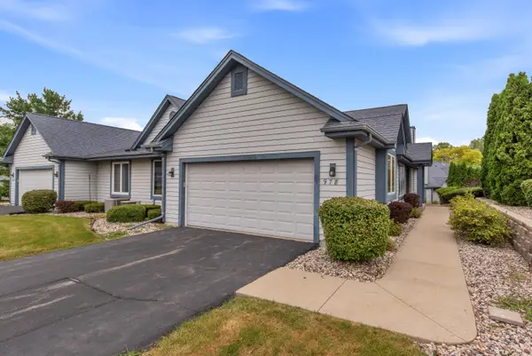 978 Bay View Cir, Mukwonago, WI 53149