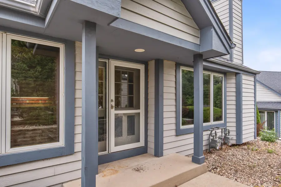 978 Bay View Cir, Mukwonago, WI 53149 - #2