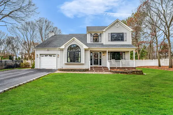 124 Spence Avenue, Holtsville, NY 11742