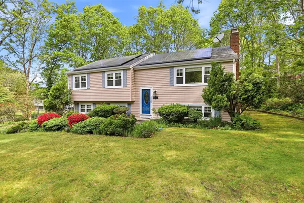 17 Briggs Ave, Bourne, MA 02532