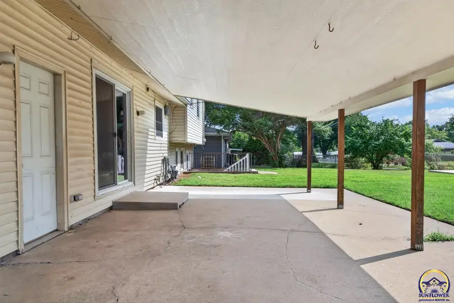 5317 SW 24th St, Topeka, KS 66614 - #2