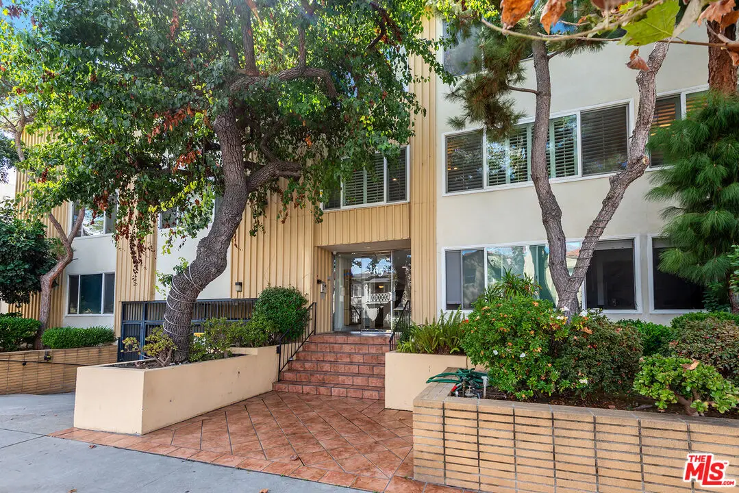 165 N Swall Drive #201, Beverly Hills, CA 90211 - Image #1