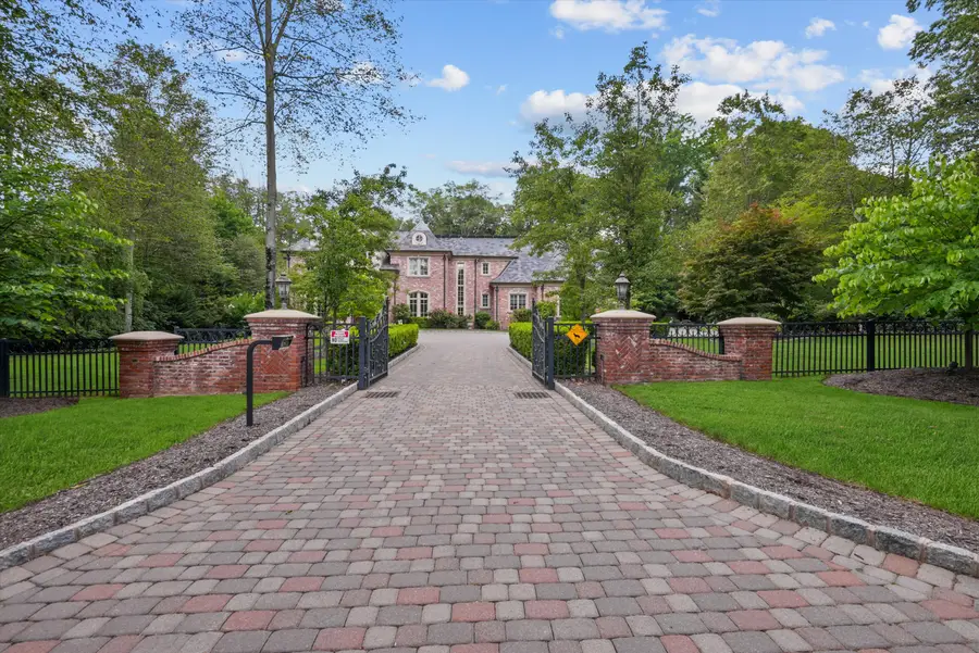 29 N Church Road, Saddle River, NJ 07458 - #2