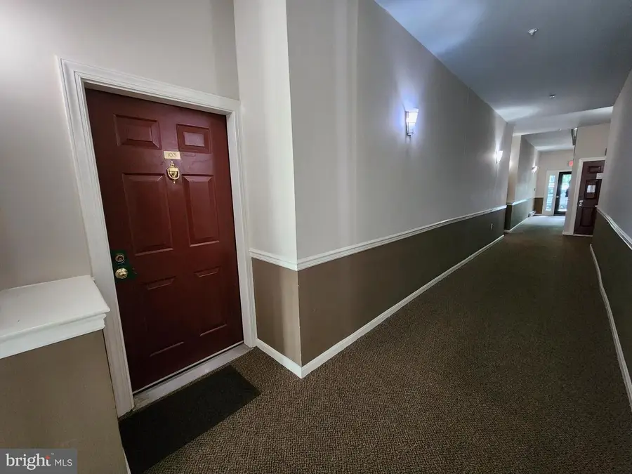 4137 Fountainside Ln #103, Fairfax, VA 22030 - #2