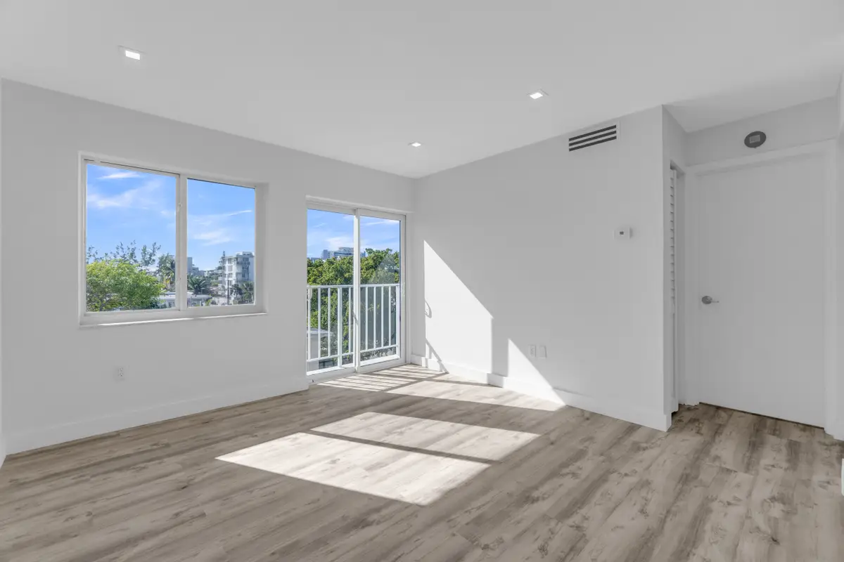 7925 Carlyle Ave #402, Miami Beach, FL 33141 - #1