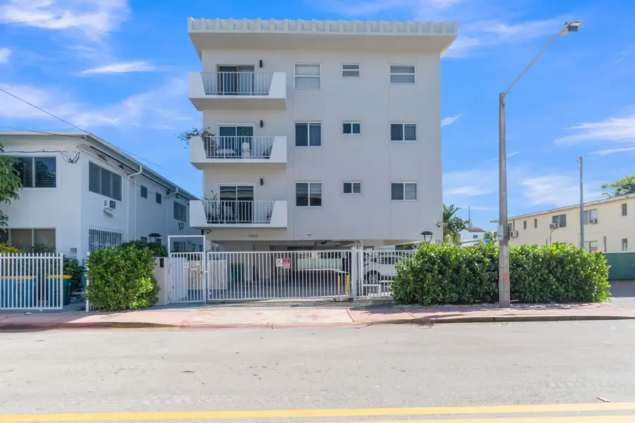 7925 Carlyle Ave #402, Miami Beach, FL 33141 - #2