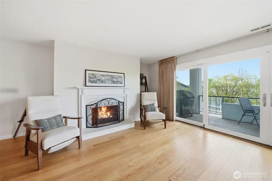 2565 Dexter Avenue N #103, Seattle, WA 98109 - #3
