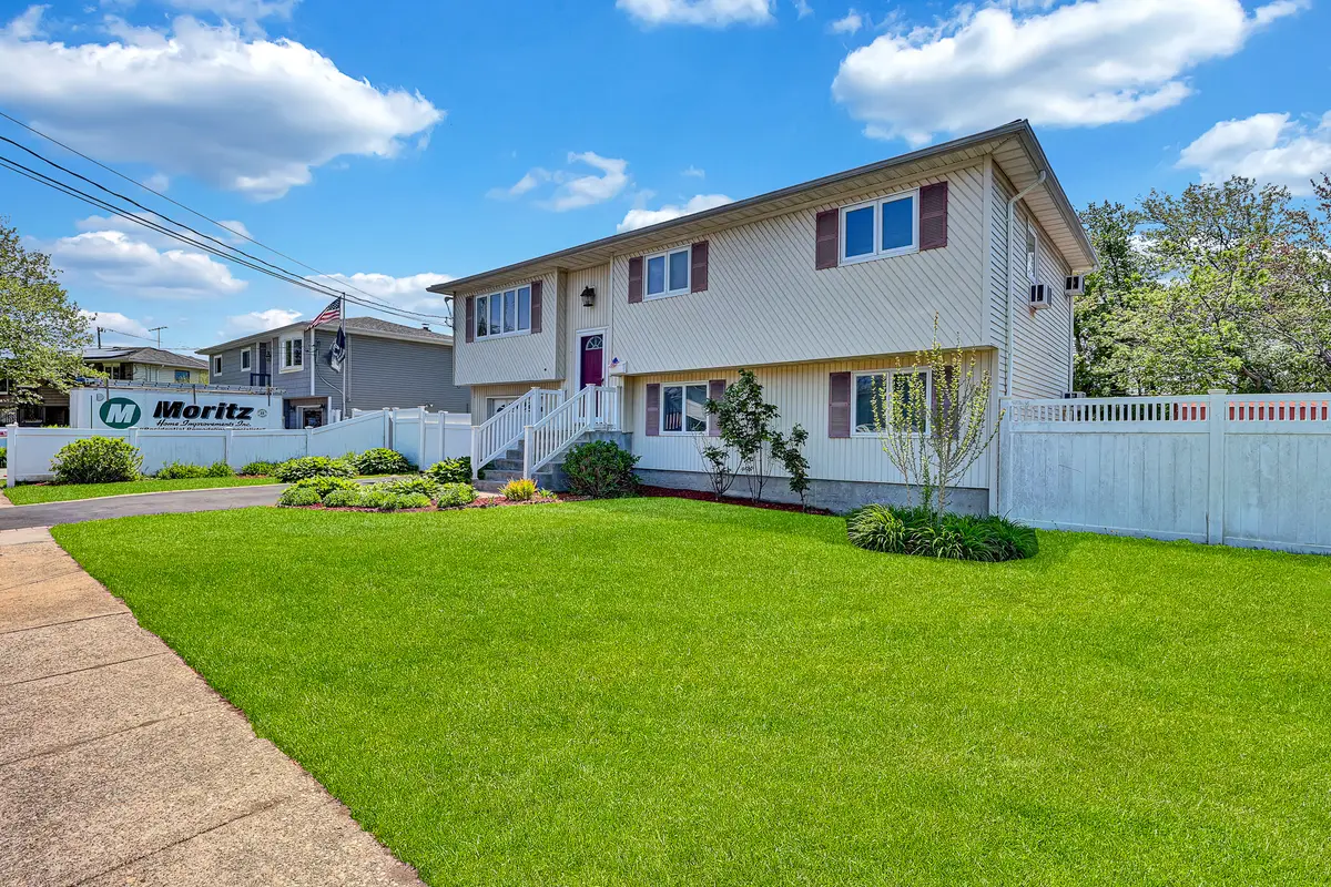 86 Paris Court, West Islip, NY 11795 - #1