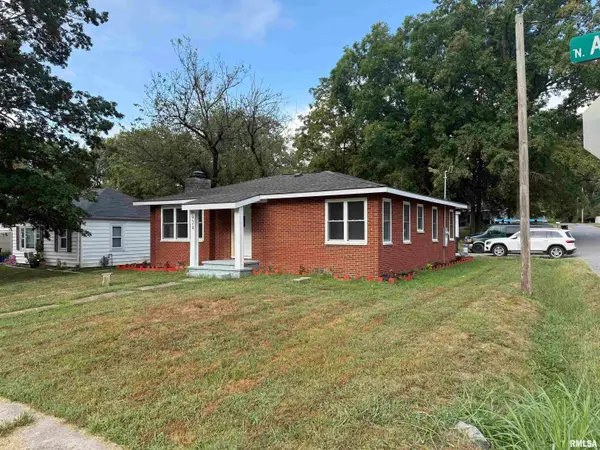 924 N Almond Street, Carbondale, IL 62901