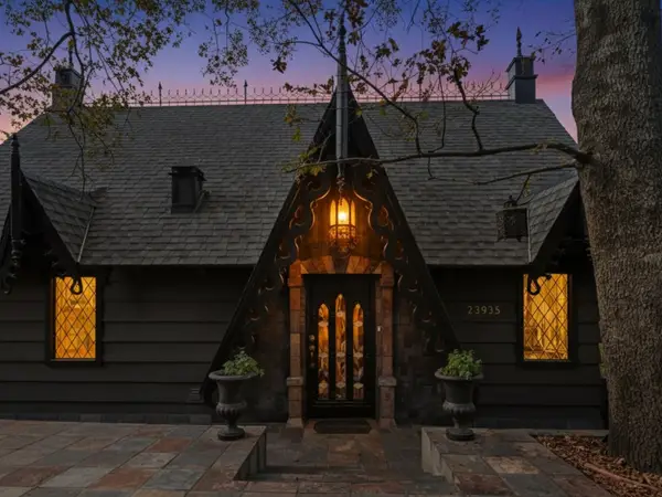 23935 Zurich, Crestline, CA 92325