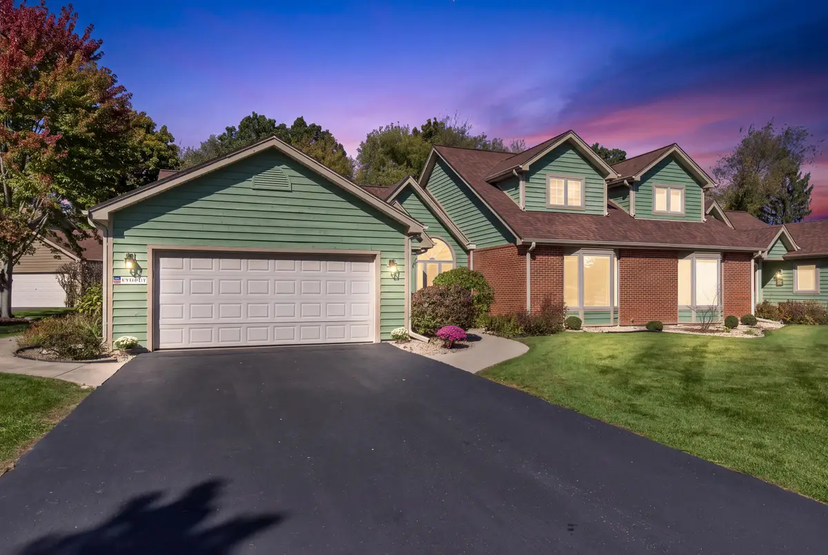 N19 W26702 Milkweed Ln, Pewaukee, WI 53072 - #1