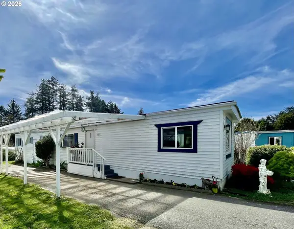 16131 W Hoffeldt Ln #18, Brookings, OR 97415