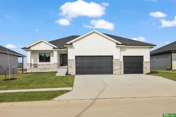 12384 Windsor Drive, Papillion, NE 68046