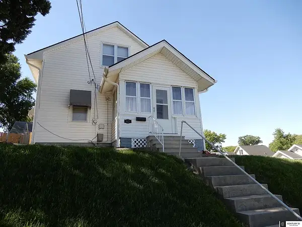 3821 F Street, Omaha, NE 68107