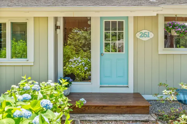 261 Fells Pond Road, Mashpee, MA 02649