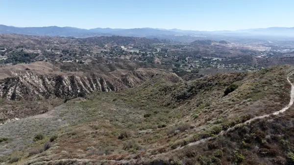 1 Burlwood Dr, Castaic, CA 91384