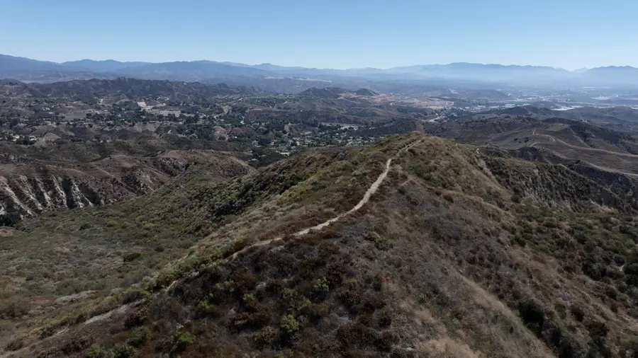 1 Burlwood Dr, Castaic, CA 91384 - #3