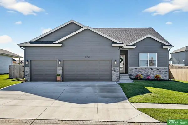 11709 Port Royal Drive, Papillion, NE 68046