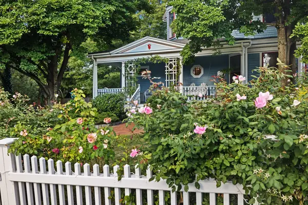 4 Latisquama Rd, Southborough, MA 01772