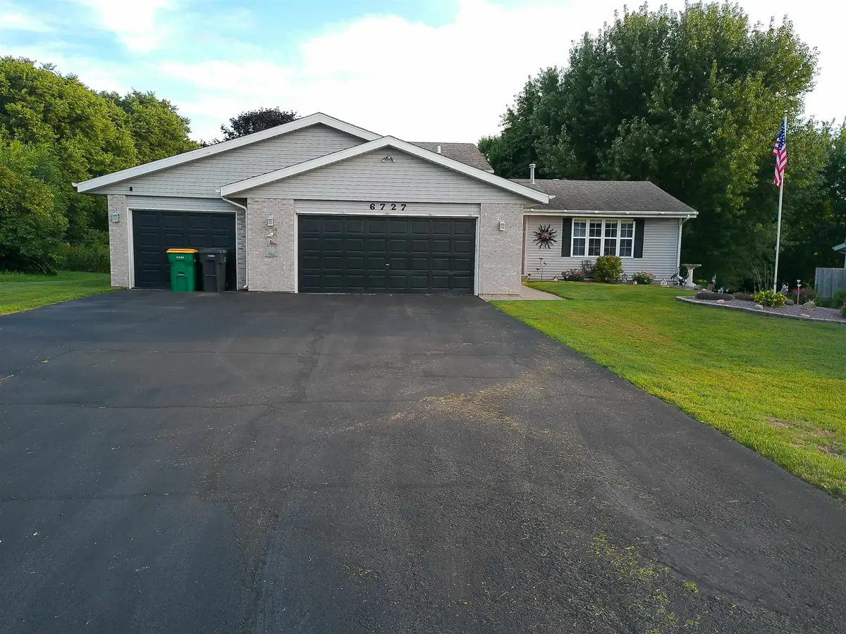 6727 Sawmill Drive, Roscoe, IL 61073 - #1