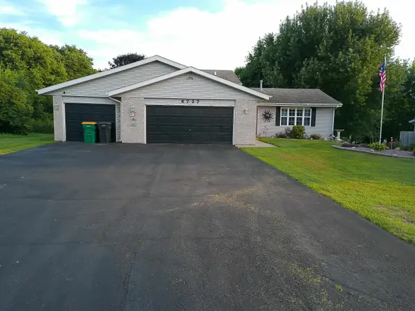 6727 Sawmill Drive, Roscoe, IL 61073