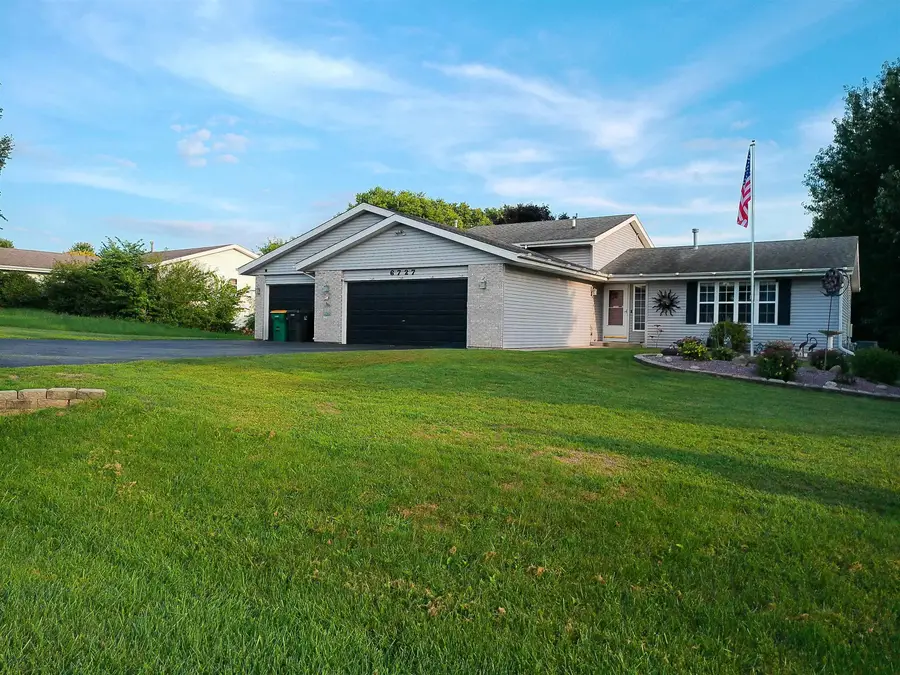 6727 Sawmill Drive, Roscoe, IL 61073 - #2