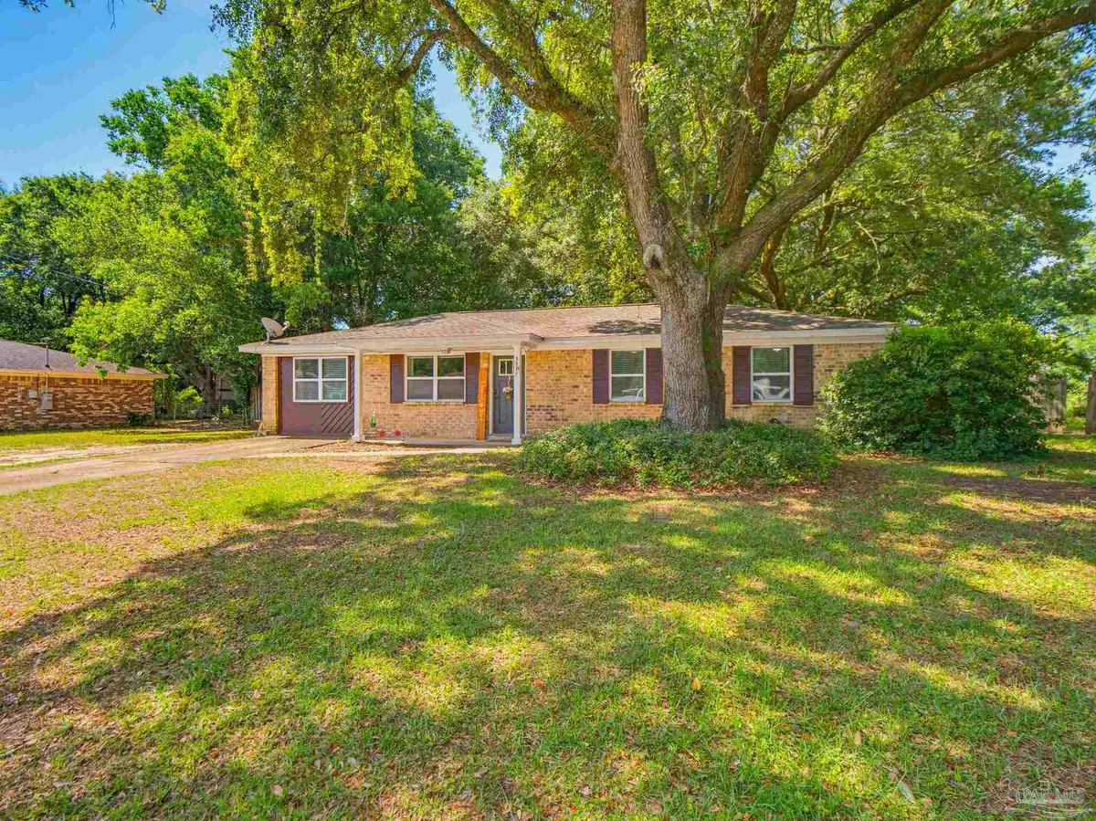5517 Woodcrest Dr, Milton, FL 32583 - #1