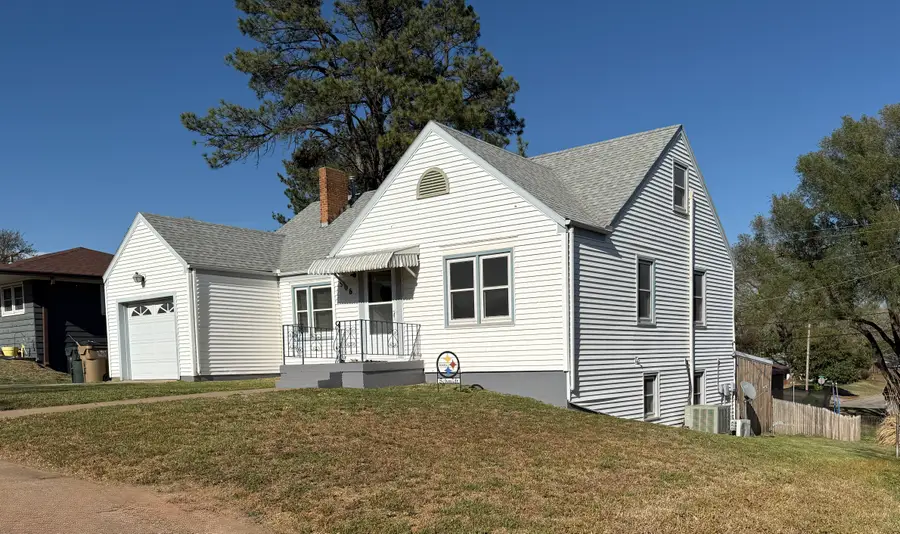 906 N Cedar St, Medicine Lodge, KS 67104 - #2