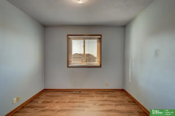 8420 Potter Street, Omaha, NE 68122