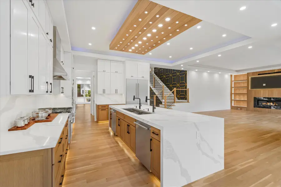1832 Pimmit Dr, Falls Church, VA 22043 - #2